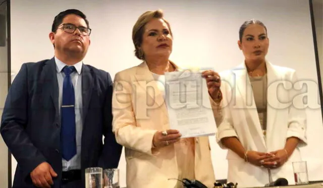 Conferencia de prensa de Pamela López, donde denuncia de violencia física y psicológica a Christian Cueva. Foto: La República   