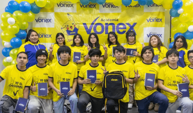  Jorge Luis Quispe y sus compañeros de la academia Vonex que ingresaron a la UNI. Foto: Instagram/Vonex   