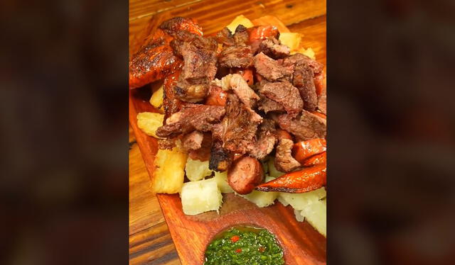 Platillo también se sirve con yuca y carne en Bolivia. Foto: TikTok    