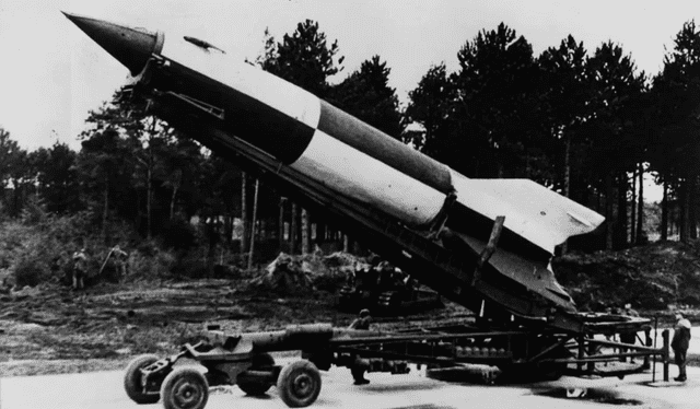 El misil v-2 fue creado principalmente como arma de guerra, luego, fue herramienta esencial para conquistar el espacio. Foto: AQUÍ Medios de Comunicación El misil v-2 fue creado principalmente como arma de guerra, luego, fue herramienta esencial para conquistar el espacio. Foto: AQUÍ Medios de Comunicación
