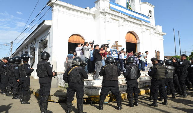 El gobierno de Ortega ha encarcelado sacerdotes y cerrado templos católicos. Foto: AFP   