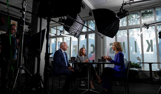  Kamala Harris estuvo acompañada de Tim Walz en la entrevista realizada por Dana Bash para CNN. Foto: Los Ángeles Times   