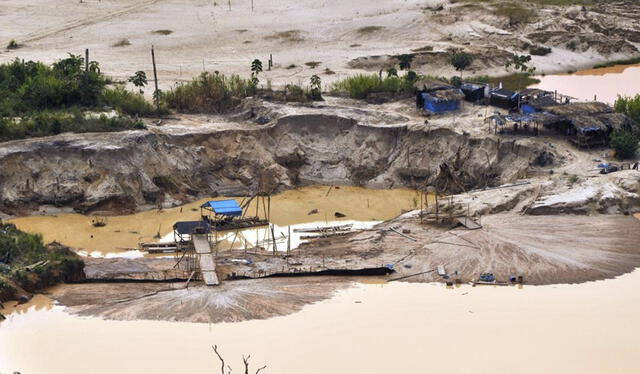 Pese a que la minería ilegal representa más del 50% de los reportes de fondos sospechosos detectados por la UIF, el gobierno destina muy pocos recursos para combatir dicha actividad. Foto: Mininter   