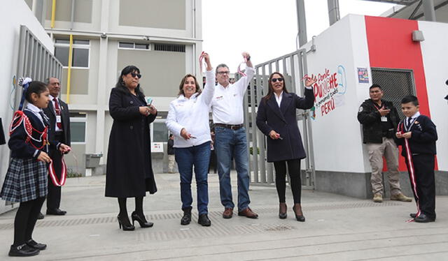  Presidenta inaugura colegio. Foto: Presidencia de la República    