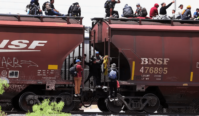  El viaje en trenes de carga en la frontera con Estados Unidos provocas cientos de accidentes cada año. Foto: EFE   