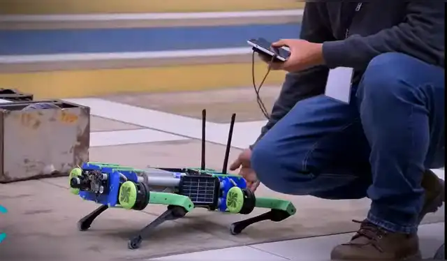 Robot desarrollado por estudiantes de Ingeniería Mecatrónica de la Universidad Ricardo Palma. Foto: TvPerú.<br><br> Robot desarrollado por estudiantes de Ingeniería Mecatrónica de la Universidad Ricardo Palma. Foto: TvPerú.<br><br>