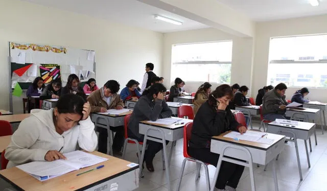 Profesores postularon al Nombramiento. Foto: Andina   