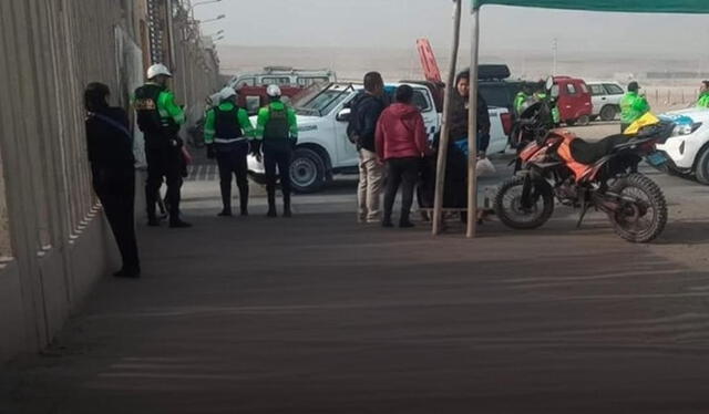 Una situación de extrema tensión se vivió ayer en los exteriores del penal de Chincha, en la región Ica. Foto: difusión   