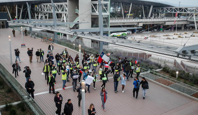 Entre el 13 y el 22 de septiembre, se espera que 375.722 personas viajen dentro de Chile y 352.326 lo hagan al extranjero. Foto: AgenciaUno/Diego   