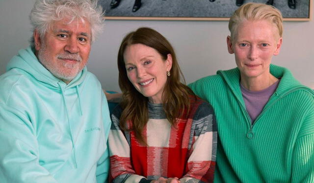  Pedro Almodóvar y las protagonistas de 'La habitación de al lado'. Foto: El universo   