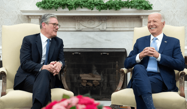  Joe Biden y Keir Starmer se reunieron por primera vez en julio de este año en la cumbre de la OTAN. Foto: France24   