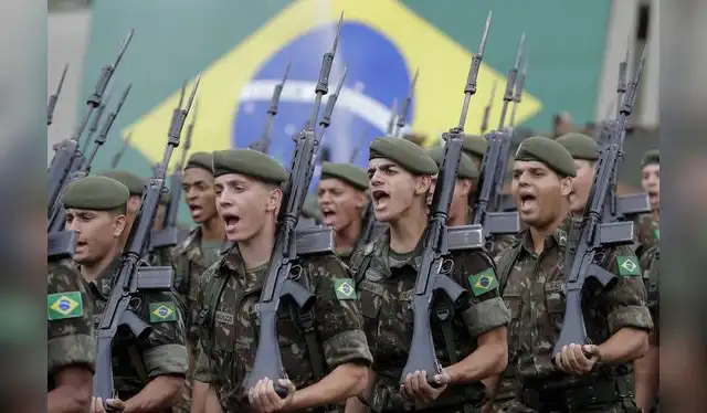 Brasil posee uno de los ejércitos más equipados de América Latina, con unas las tropas más numerosas de la región. Foto: Nueva Sociedad Brasil posee uno de los ejércitos más equipados de América Latina, con unas las tropas más numerosas de la región. Foto: Nueva Sociedad