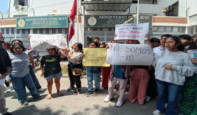  Postulantes llegaron hasta la Fiscalía. Foto: Maribel Mendo LR    