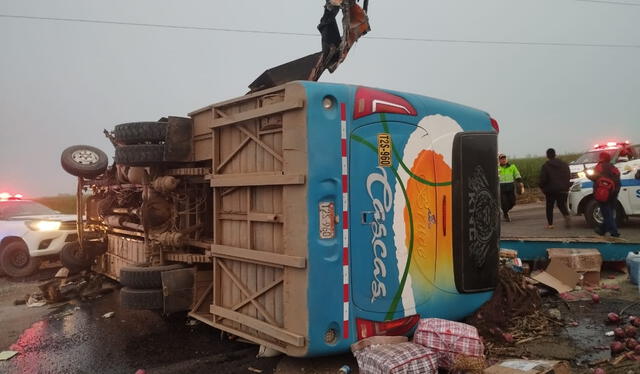 Los agentes de la Unidad de Protección de Carreteras de la Policía Nacional del Perú (PNP) detallaron que la colisión dejó 5 fallecidos y 28 heridos. Foto: PNP   