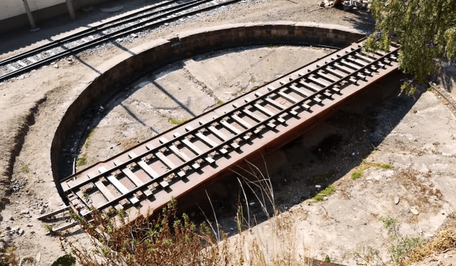  Tornamesa por donde pasaba el tren en el distrito de Mariscal Cáceres. Foto: Francisco Arango (Musuq Pacha).<br><br>    