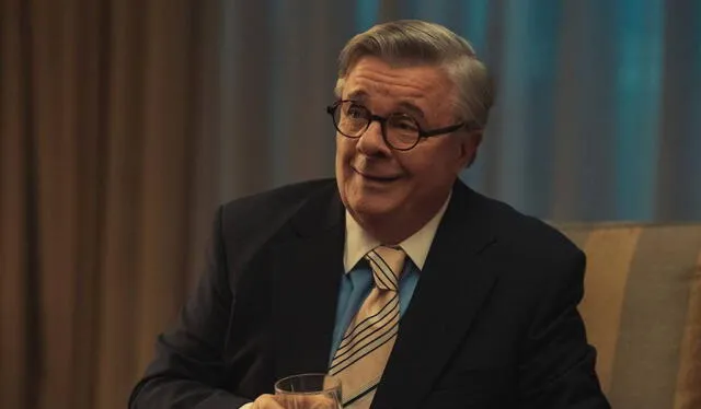   Nathan Lane as Dominick Dunne Photo: Netflix    