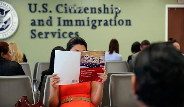  Es importante la vestimenta que elegirás para un día tan importante en la vida de un migrante. Foto: composición LR/ Impacto Latino   