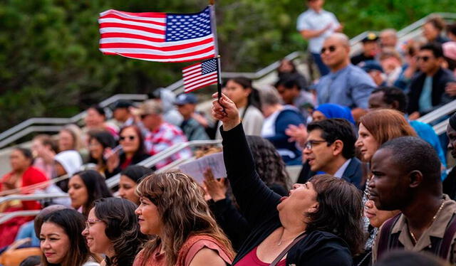  Es importante la vestimenta que elegirás para un día tan importante en la vida de un migrante. Foto: composición LR/ La Nación   