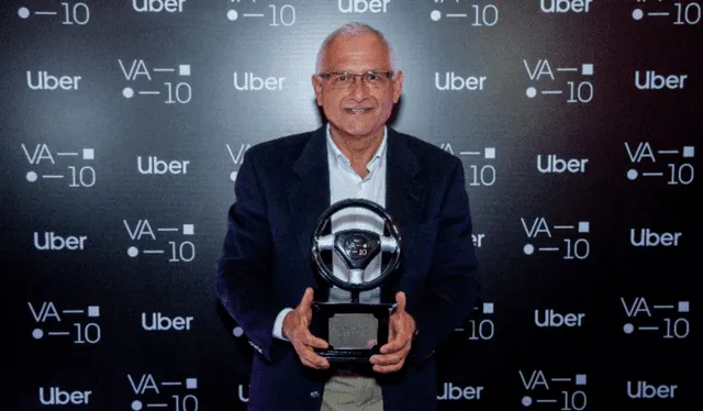  El reconocimiento de ser el conductor peruano con más viajes de 5 estrellas en la aplicación no fue algo que Carlos esperaba. Foto:Uber   