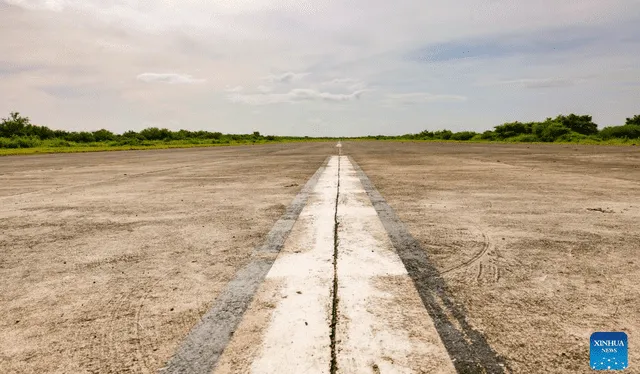 La pista del aeropuerto tendrá una longitud de 3,600 metros y un ancho de 60 metros, lo que le permitirá recibir aeronaves de gran tamaño. Foto: Xinhua   