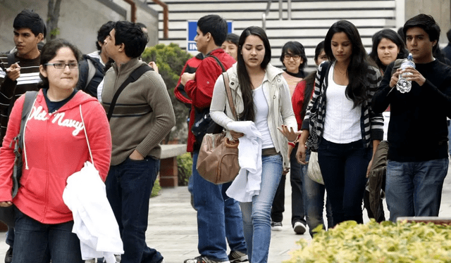  Seis de cada diez jóvenes peruanos consideran dejar el país. Foto: Forbes Perú   