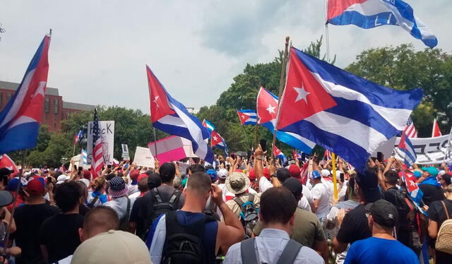  “Cuando tu aprendas a dar los precios como son, entonces vas a saber lo que es el progreso, mientras tanto vas a ser un sobreviviente de esta vida”, señaló el cubano. Foto: Voz de América   