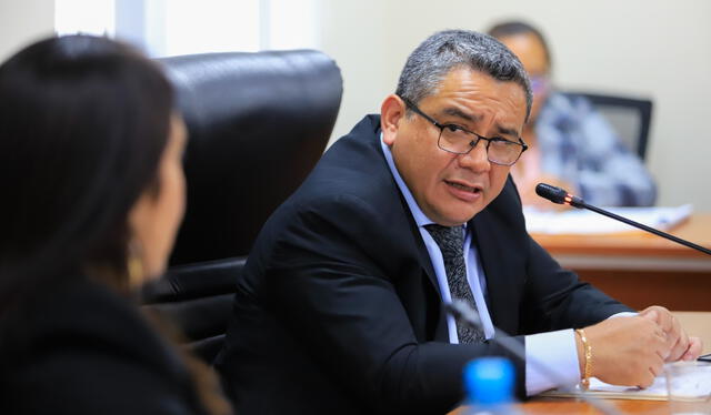  Ministro del Interior es cuestionado por las revelaciones en los audios en las conversaciones con el capitán Junior Izquierdo (a) 'Culebra'. Foto: Presidencia.    