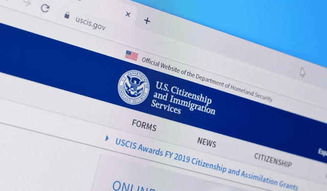  En un esfuerzo por mejorar su sistema digital, USCIS anunció que suspenderá algunas herramientas. Foto: La Noticia   