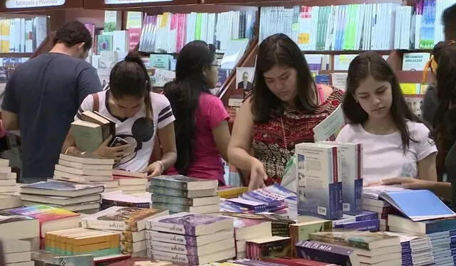 La beca PASE-U facilita la adquisición de textos escolares, útiles y demás implementos estudiantiles. Foto: Telemetro   