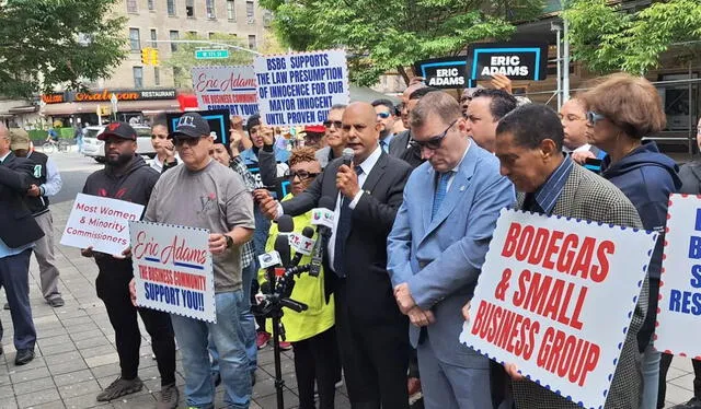 Pequeños empresarios hispanos protestan en Nueva York por Eric Adams. Foto: El Diario   