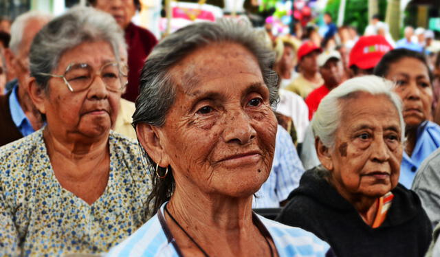  La esperanza de vida de la mujer peruana es mayor que la del hombre. Foto: IDEH PUCP   