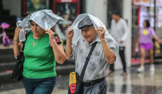  Lluvias y descargas eléctricas en Lima