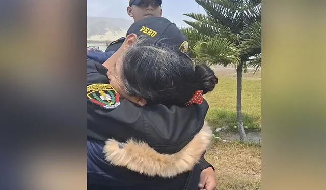 Abrazó fuertemente a su madre. Foto: TikTok   