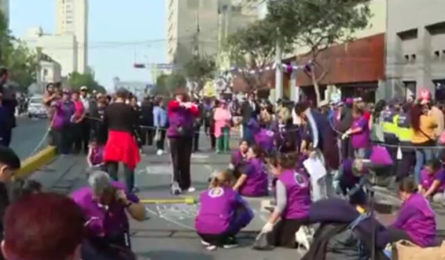 Fieles acompañan procesión del Señor de los Milagros. Foto: América TV   