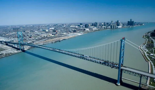 El puente Ambassador es, en la actualidad, la principal vía de comercio en la región de Detroit-Windsor. Foto: Megaconstrucciones.net   