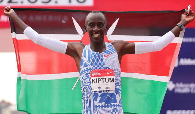 Maratonista, Kelvin Kiptum, ganó la Maratón de Chicago 2023. Foto: CNN   