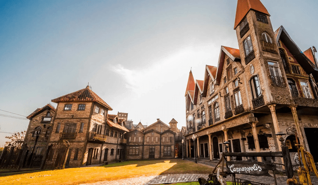  La ciudad fue creada con la visión de transformar un basural en una ciudad con arquitectura medieval. Foto: Campanópolis   