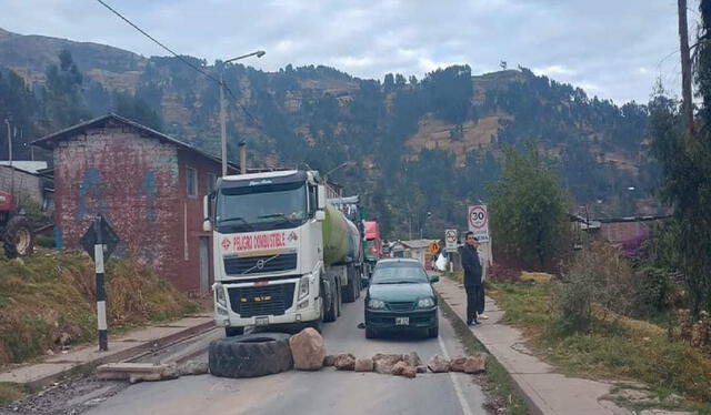  Vehículos se encuentran varados. Foto: Apurimac en la noticia    