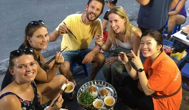 Los platos típicos de Hanói son conocidos por su sencillez, utilizando ingredientes frescos que se obtienen diariamente en los mercados locales. Foto: South East Asia Backpacker   