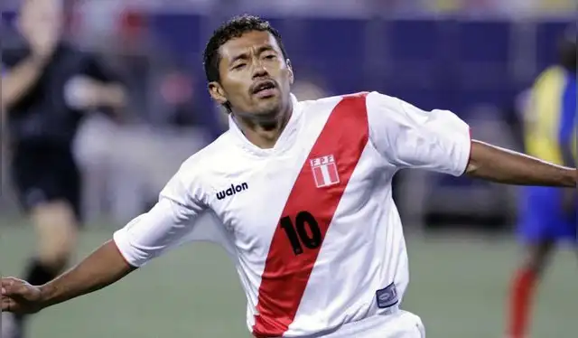 Roberto Palacios jugó un total de 128 partidos con Perú, en los que anotó un total de 19 goles. Foto: Difusión Roberto Palacios jugó un total de 128 partidos con Perú, en los que anotó un total de 19 goles. Foto: Difusión