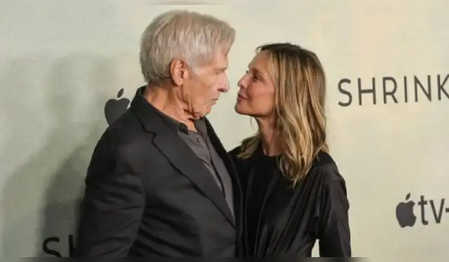  Ford y su esposa Calista Flockhard, durante la premiere de la serie Shrinking. Foto: AFP    