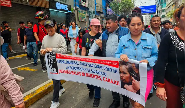 Comerciantes salieron a las calle de Gamarra para protestar por delincuencia. Foto: Rosario Rojas - LR   