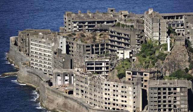 Los&nbsp;primeros habitantes de Hashima comenzaron a llegar en 1887, después del descubrimiento de una veta de carbón en el subsuelo marino, a unos 200 metros por debajo del nivel del mar. Foto: Comunidad Naútica   