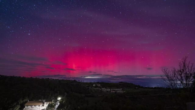 Una aurora boreal capturada desde el observatorio astronómico de Castelltallat el 11 de octubre de 2024, en Castelltallat, Barcelona, Cataluña (España). Foto: Lorena Sopêna/Europa Press   