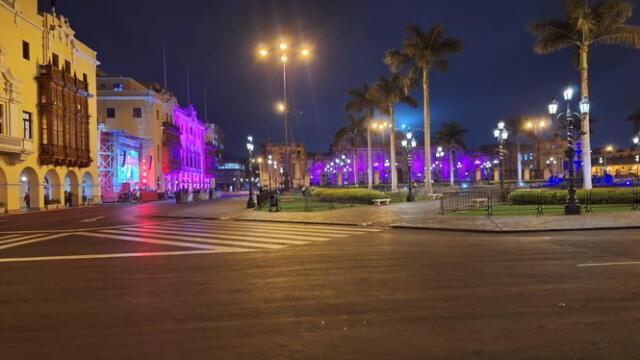 Plaza de Armas cerrada previo al partido de Perú vs. Uruguay