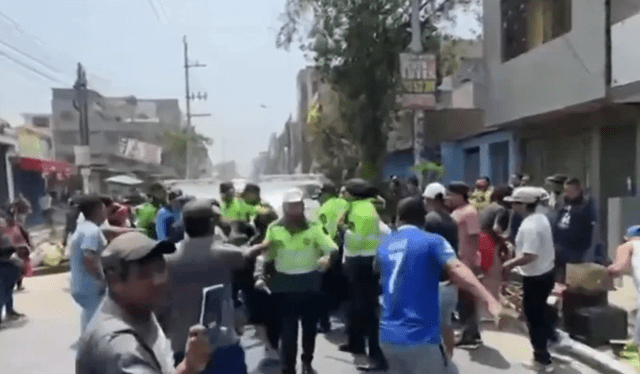 Vecinos rechazaron acción de la PNP. Foto: Canal N   