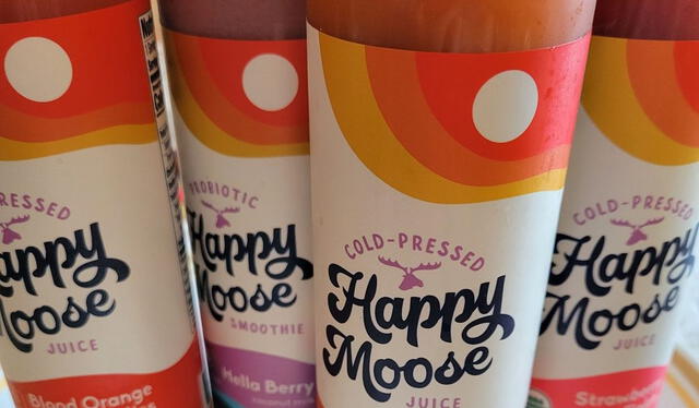 La FDA solicita el retiro de más de 2.700 botellas de jugos Happy Moose debido a un fallo en el tratamiento a alta presión (HPP), fundamental para eliminar patógenos como Salmonella y E. coli. Foto: Yelp   