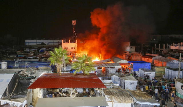 Según funcionarios del hospital, unas 5.000 personas se han refugiado en el recinto atacado por Israel. Foto: AFP   