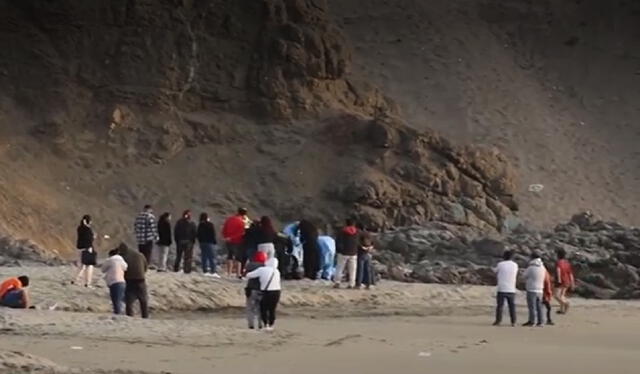  Bañistas apoyaron en el rescate. Foto: captura de pantalla/ América TV    