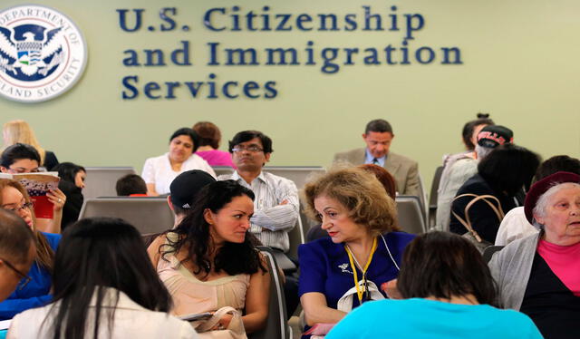  Para asegurarte de que tu solicitud migratoria sea aceptada sin contratiempos, sigue estos consejos esenciales. Foto: Univisión   